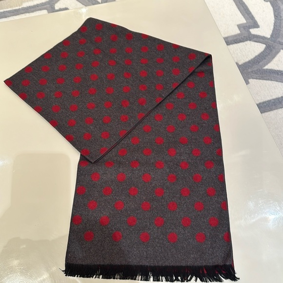 Chelsey by Joseph scarf 100% Silk. - Picture 1 of 2